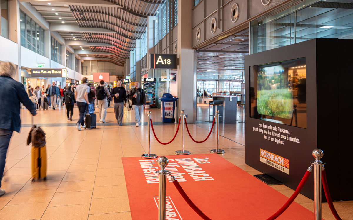 Am Hamburger Airport baut Hornbach sein eigenes kleines Kino auf. (Foto: Hamburg Airport Media)