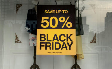 Otto Advertising hat eine Studie zur Kaufbereitschaft der Online-Shopper zum Black Friday veröffentlicht. (Foto: Ashkan Forouzani / Unsplash)