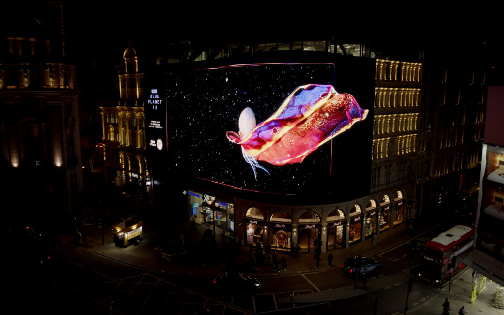 Impressionen der DooH-Kampagne (Fotos: BBC Studios)