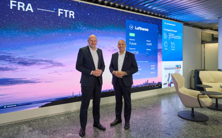 Dietmar Focke (links), COO der Fraport AG, mit Francesco Sciortino, Mitglied des Bereichsvorstands Lufthansa Airlines und Hubmanager Frankfurt (Foto: Lufthansa)