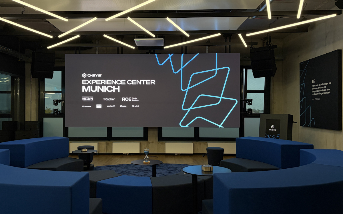 Im neuen Münchner Showroom führt QSC Konferenztechnik von Q-Sys und Gebäudesteuerung aus dem Acuity-Portfolio zusammen. (Foto: QSC)