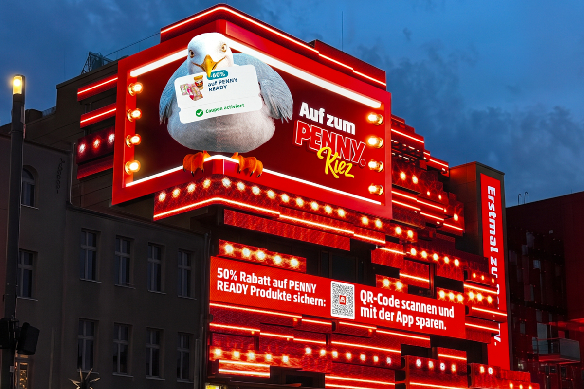 Eine 3D-Möwe wirbt mit einem Coupon für den Kiez-Standort des Retailers. (Foto: Ströer)