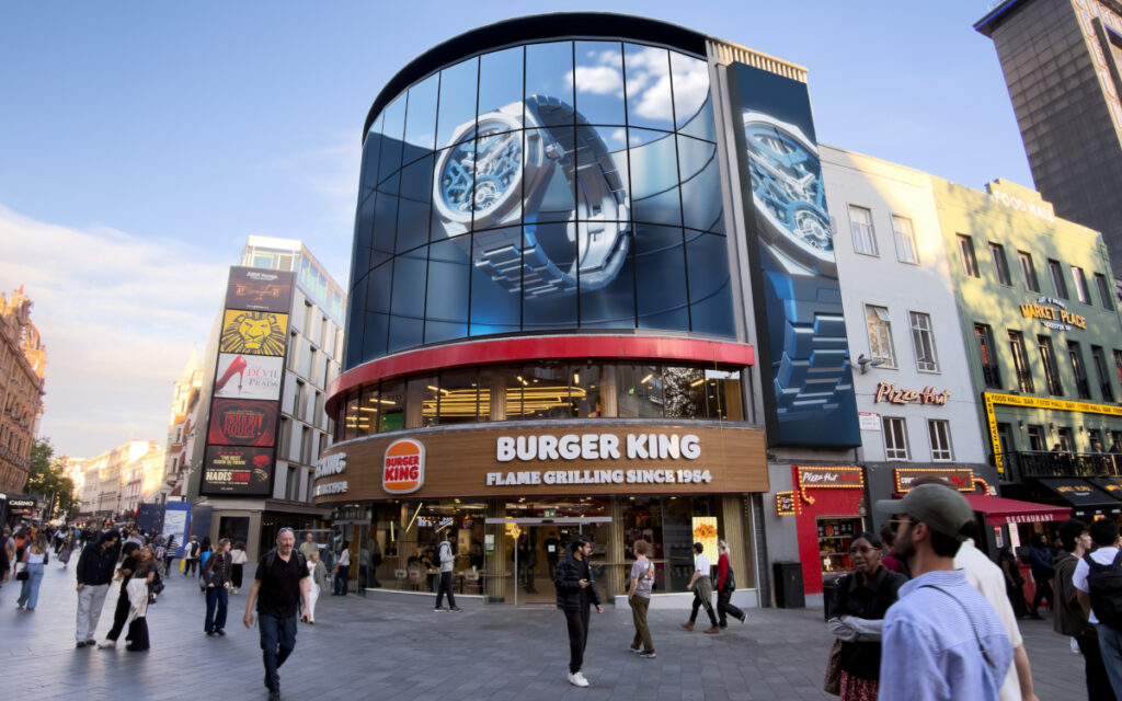 The Curve blickt auf den Fußweg von der Charing Cross Road zum Leicester Square. (Foto: Ocean Outdoor)