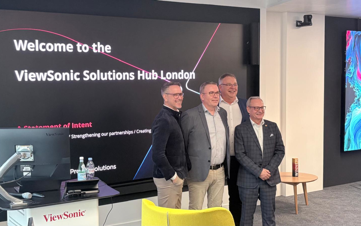 Von links: Guido Forsthövel, Head of Marketing DACH, Thomas Müller, Vice President Manuel Kirchesch, Business Development Manager Europe, Carsten Jochmann, Head of AV DACH (Foto: invidis)